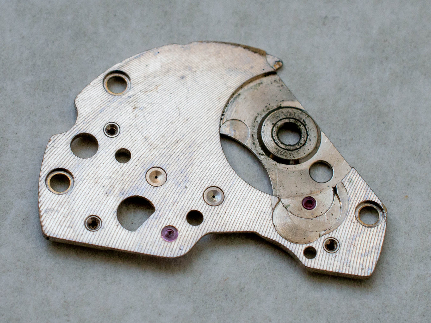 Seiko 6105B 112619 Barrel and train wheel bridge w/screws