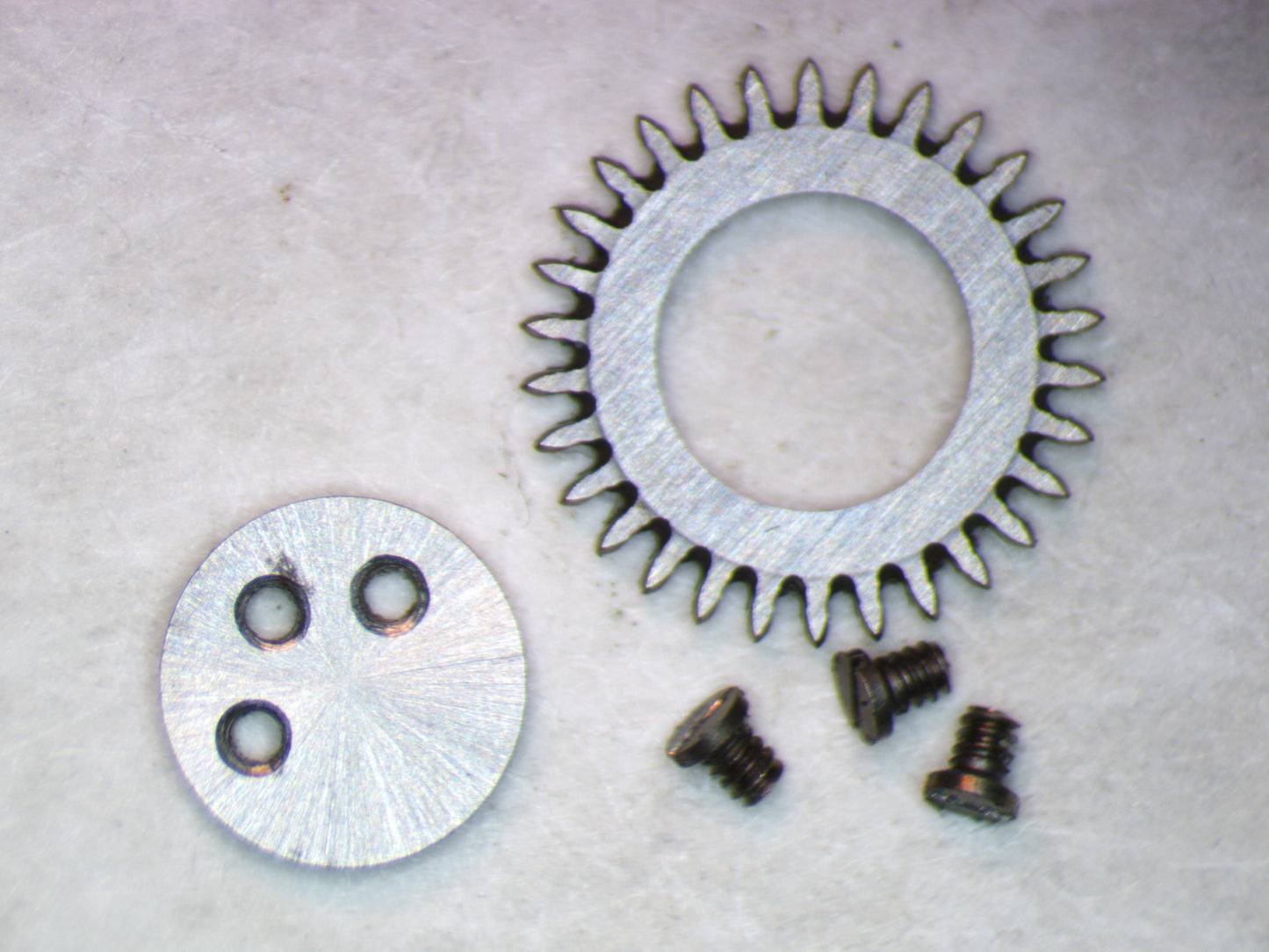 Longines 9L 0420 Crown wheel w/screws, insert