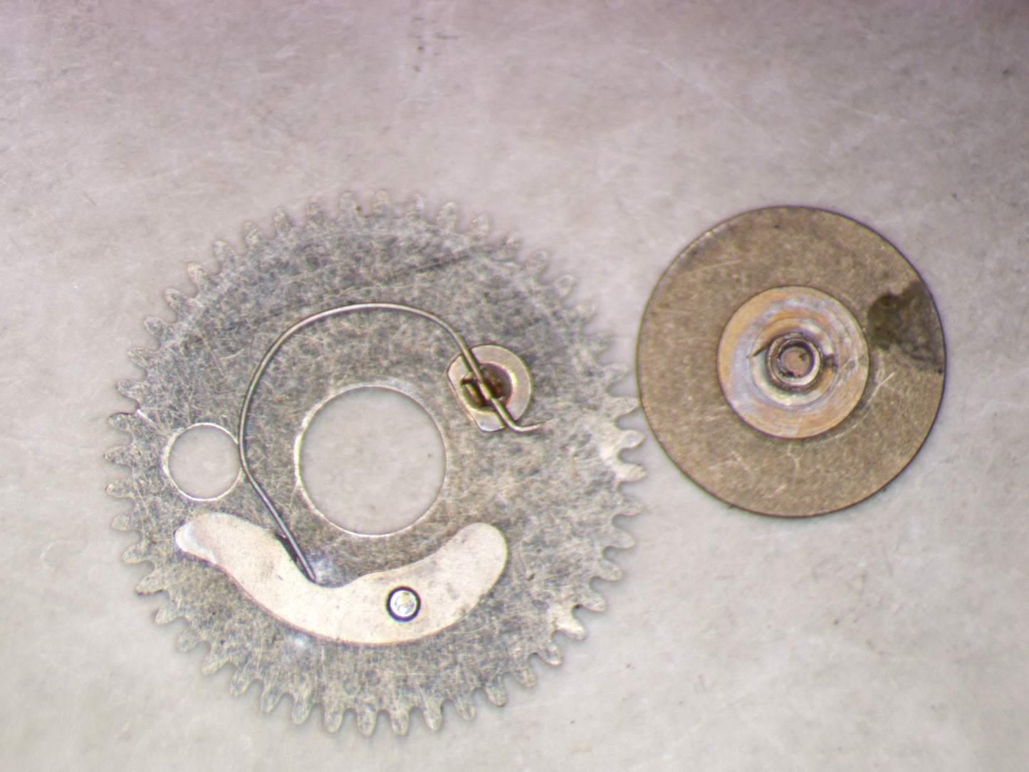 Seiko 6105B 802616 Date Driving wheel w/screw