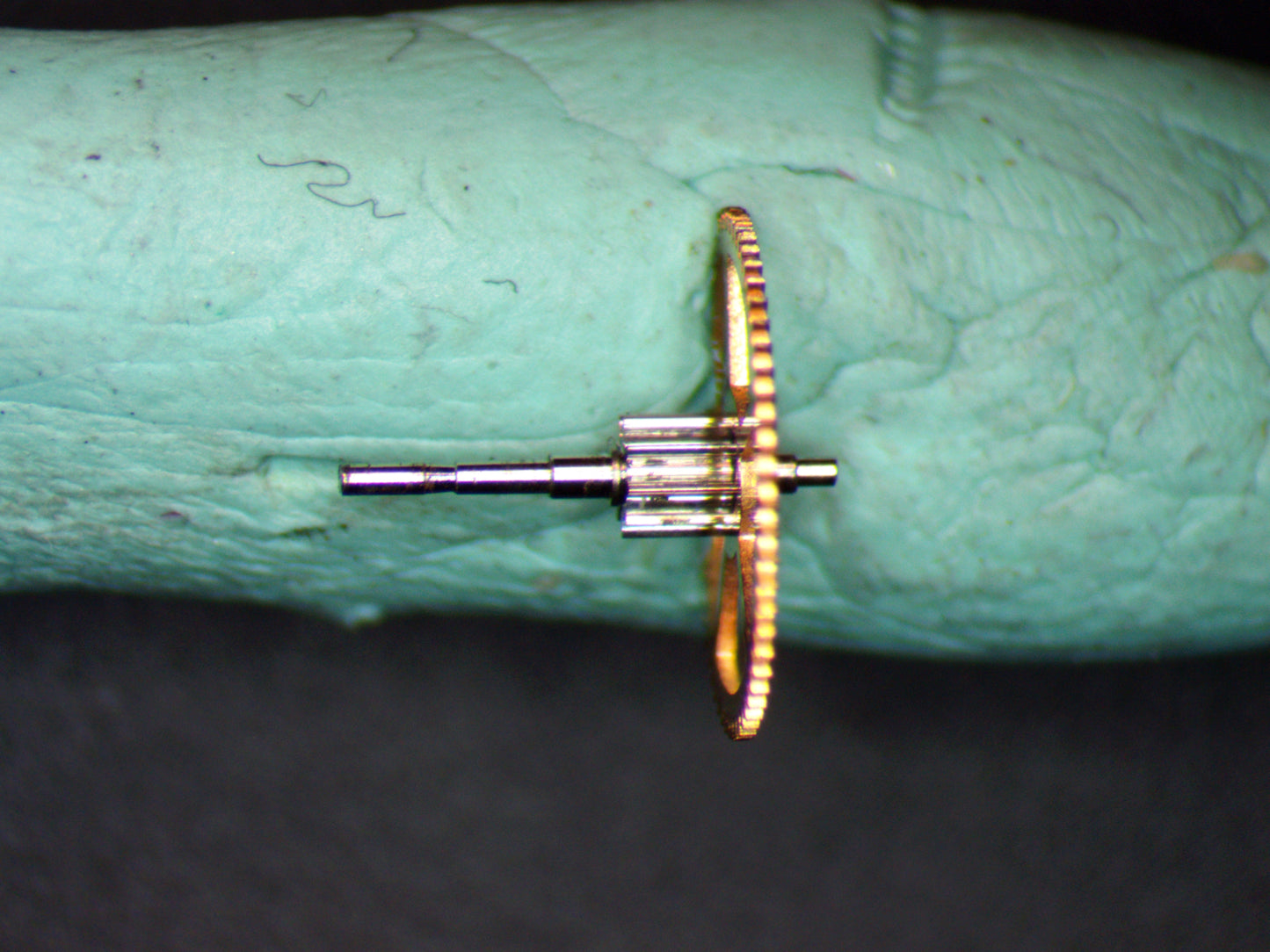 Omega Cal. 212 0201 Center Wheel