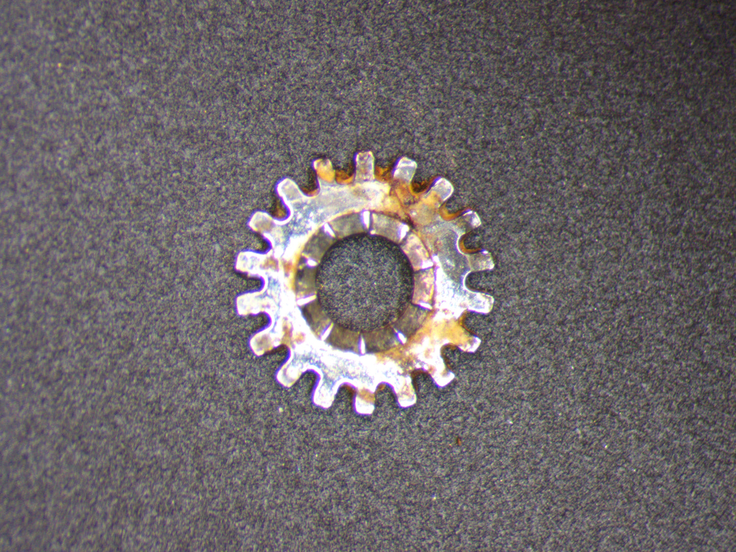 Omega Cal. 650 0410 Winding pinion