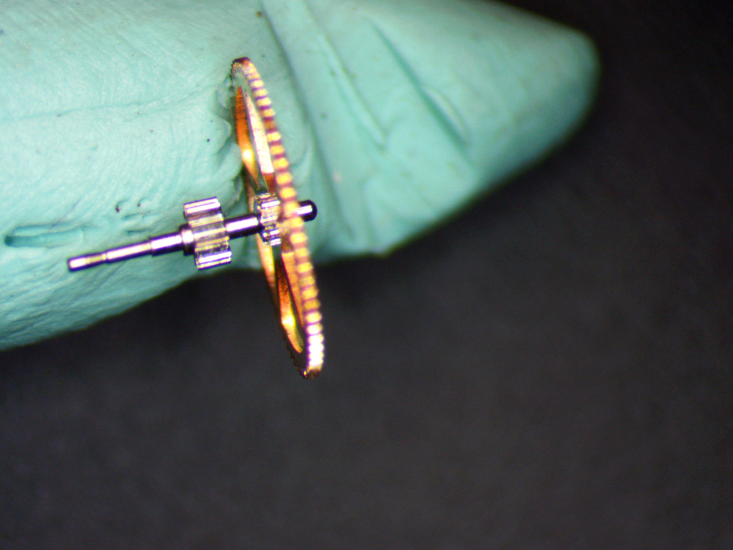 Omega Cal. 650 0206 Center wheel and pinion