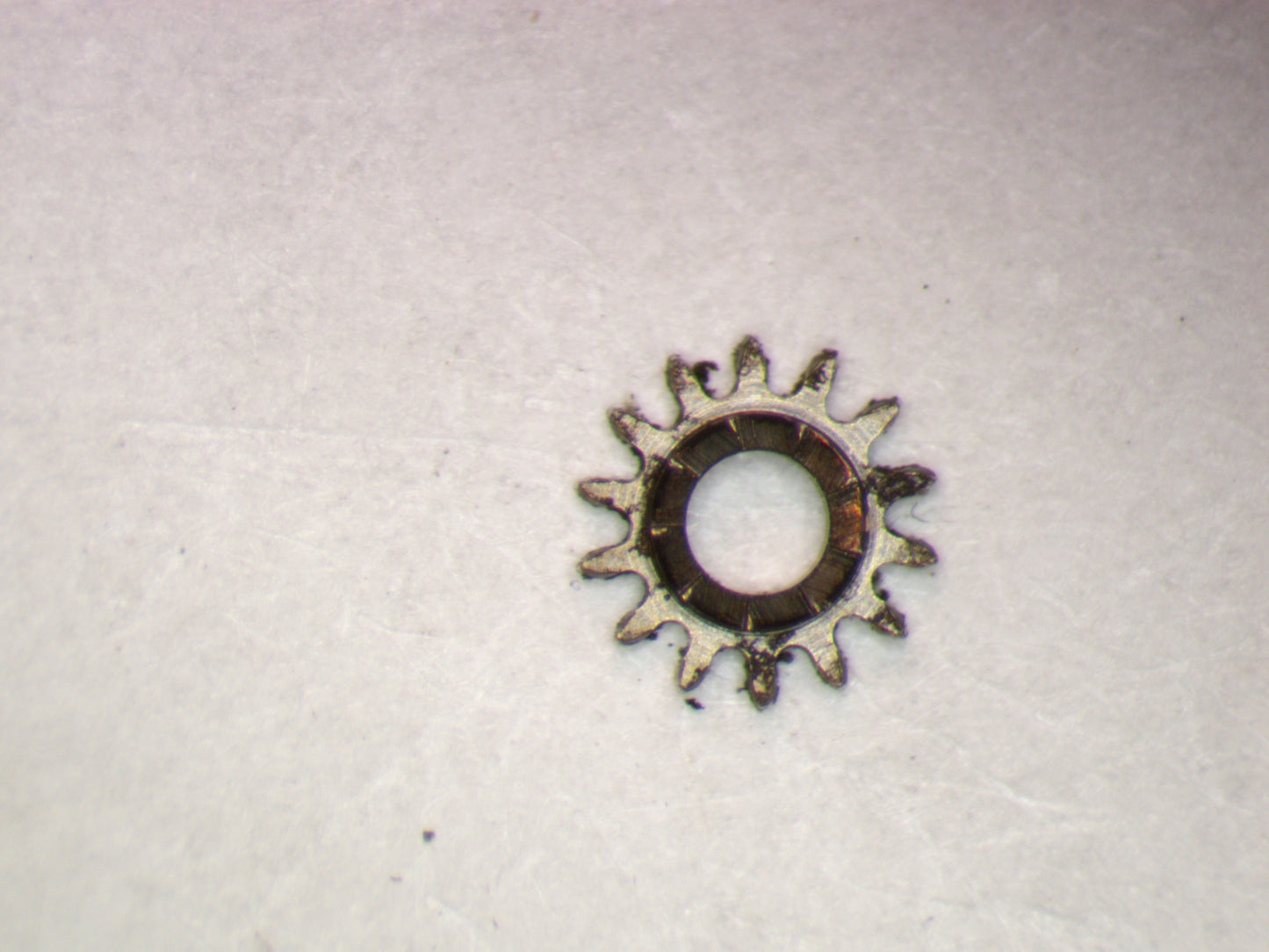 Omega R17.8 1108 Winding pinion