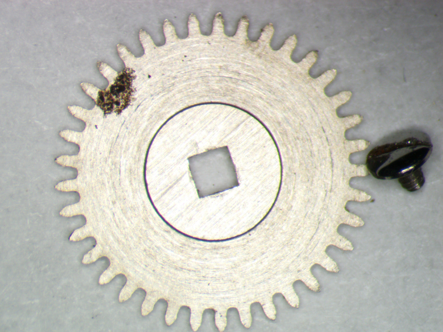 LeCoultre 490/BW 0415 Ratchet wheel w/screw