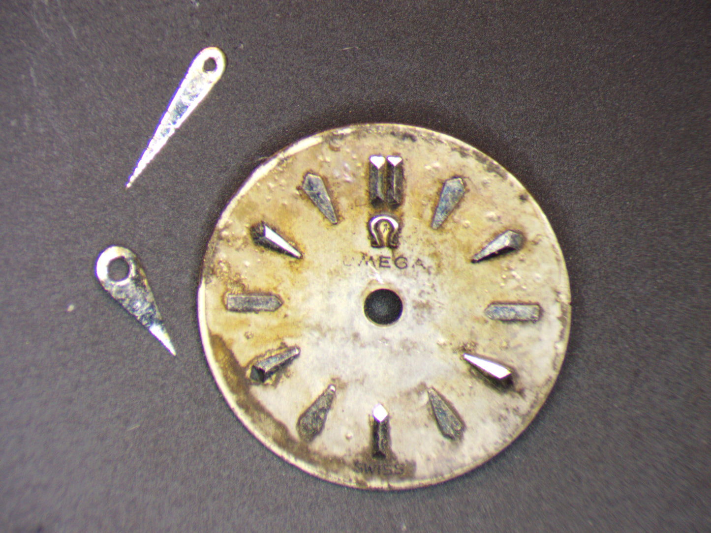 Omega Cal. 212 dial 13.6mm with hands, golden