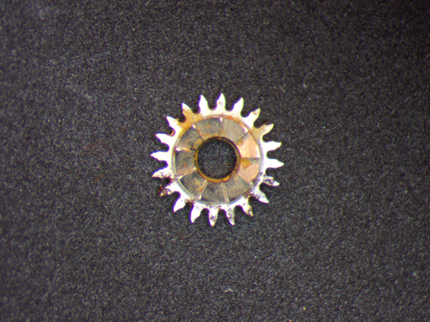 Omega Cal. 660/661 0410 Winding pinion