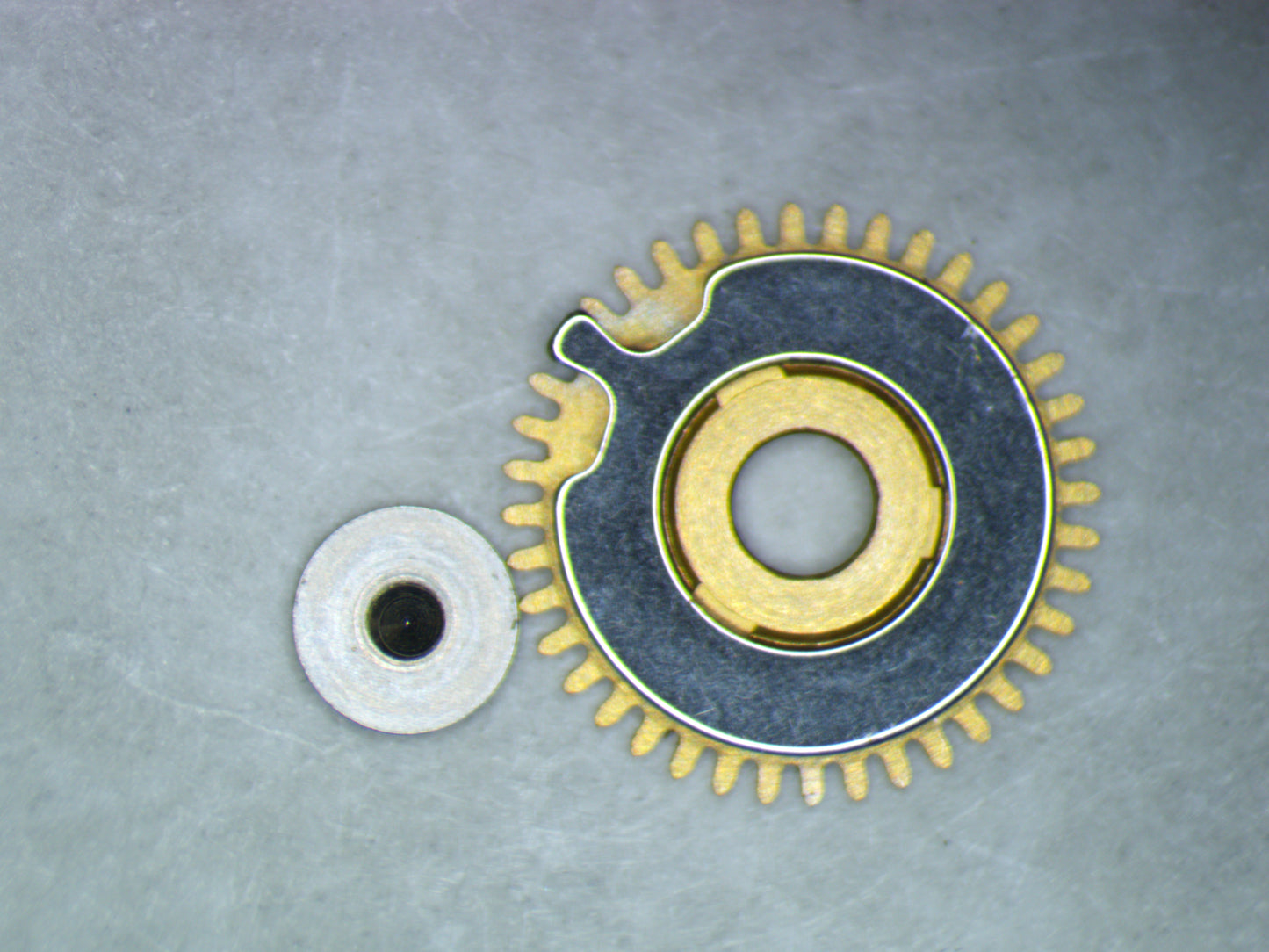 Omega 1481 1564 Date indicator driving wheel w/screw