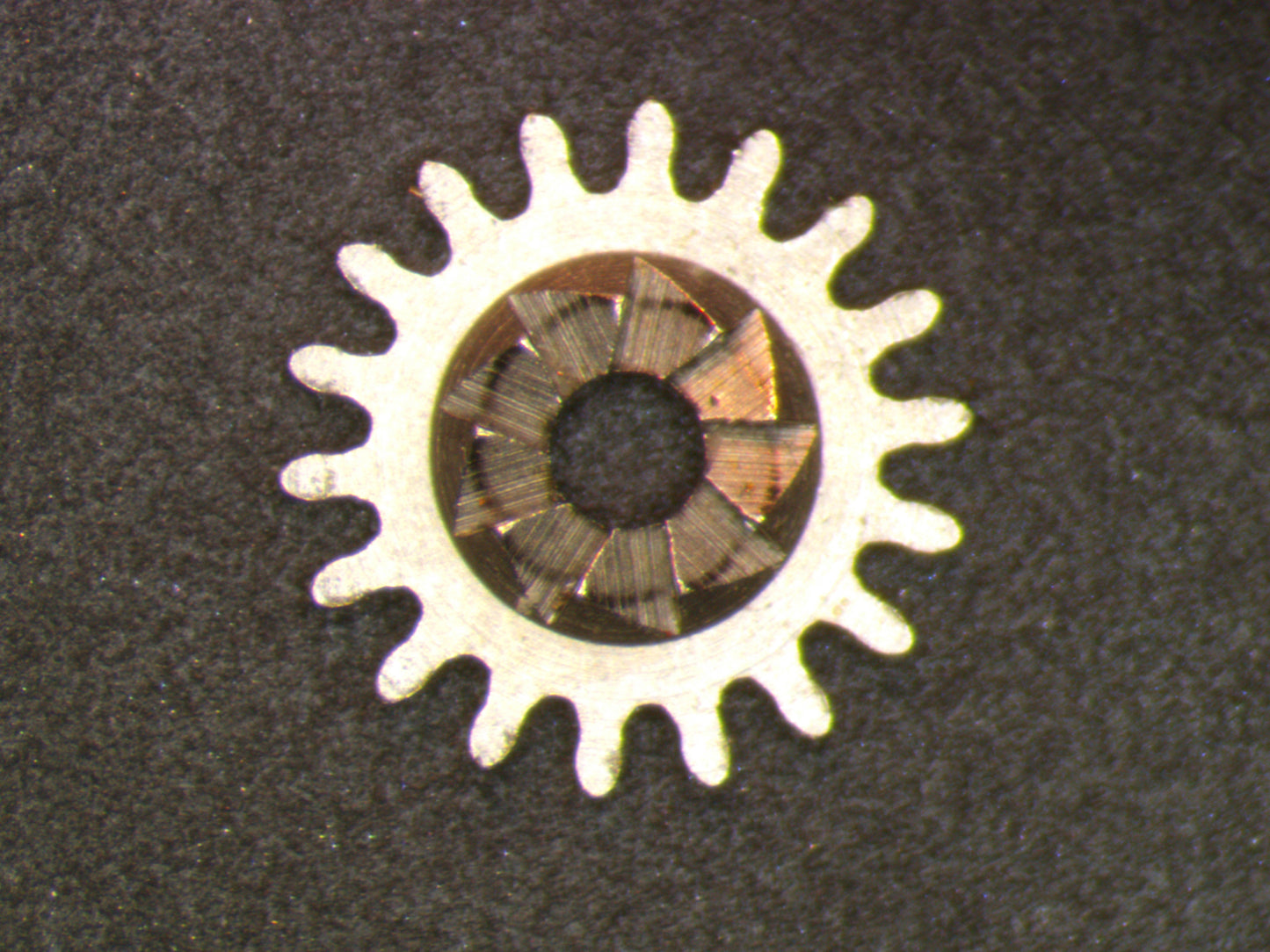 Universal Geneve 106 0410 Winding pinion