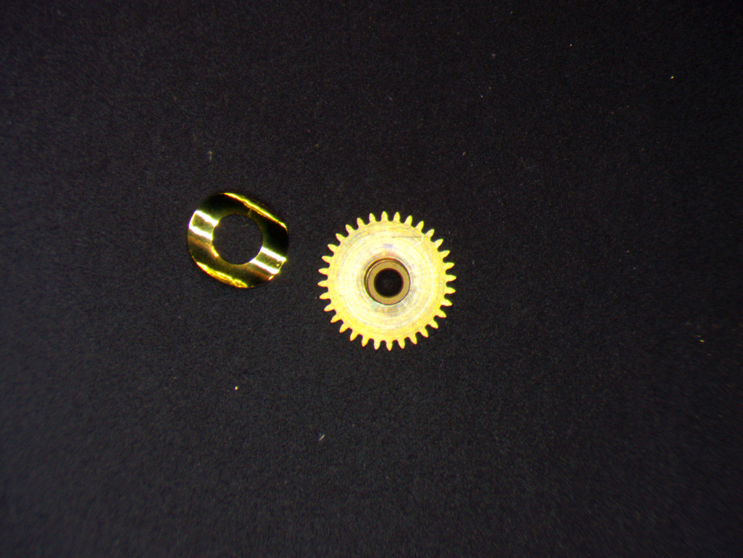 Benrus DN2F ETA 1281 0255 Hour wheel with dial washer