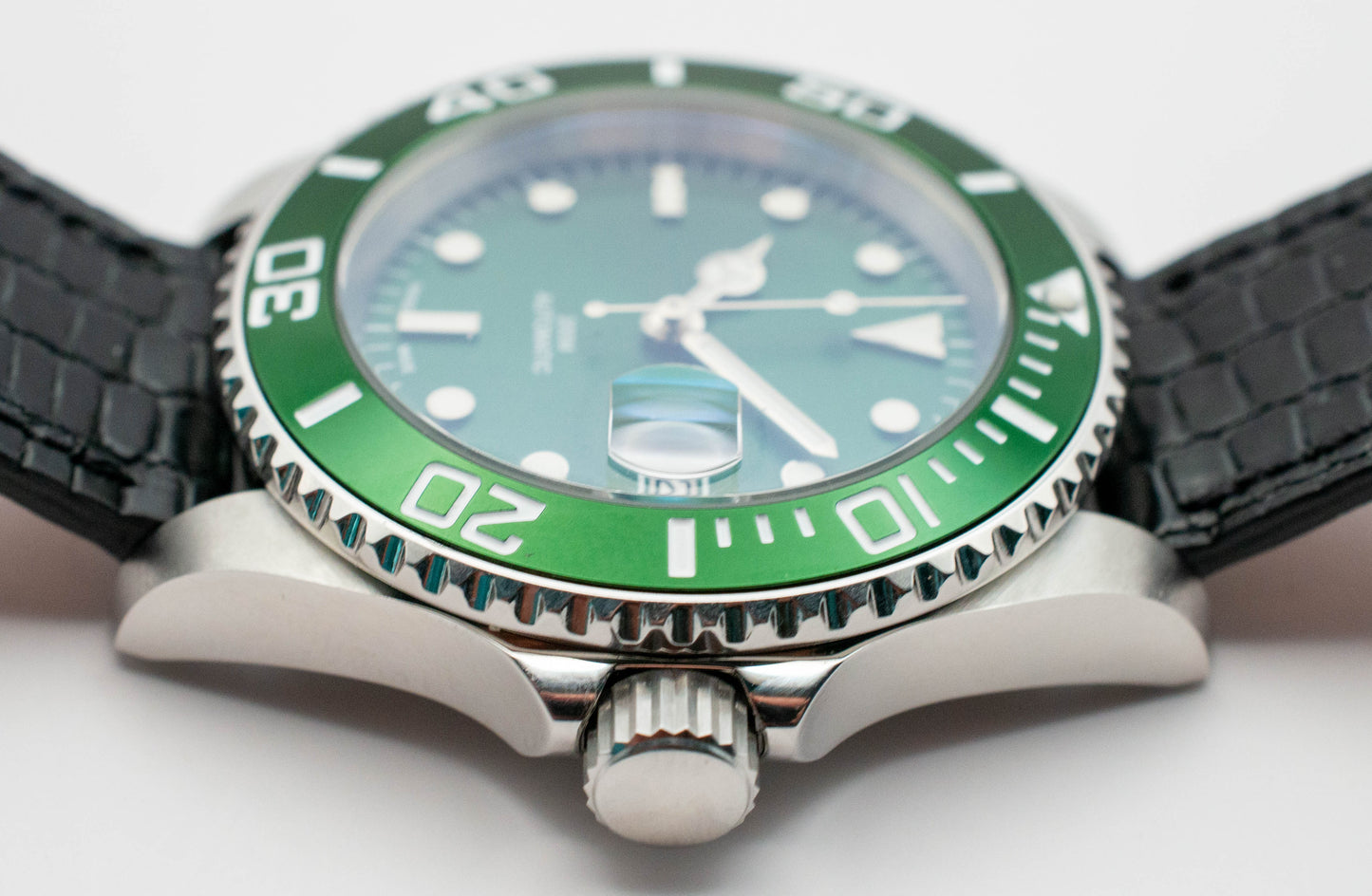 Custom Swiss Green Diving Watch ETA 2824-2 20 ATM - Brand New