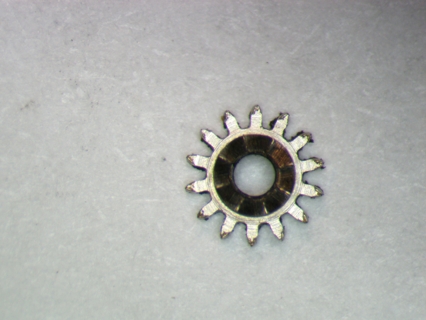 Baume & Mercier 1050 0410 Winding pinion