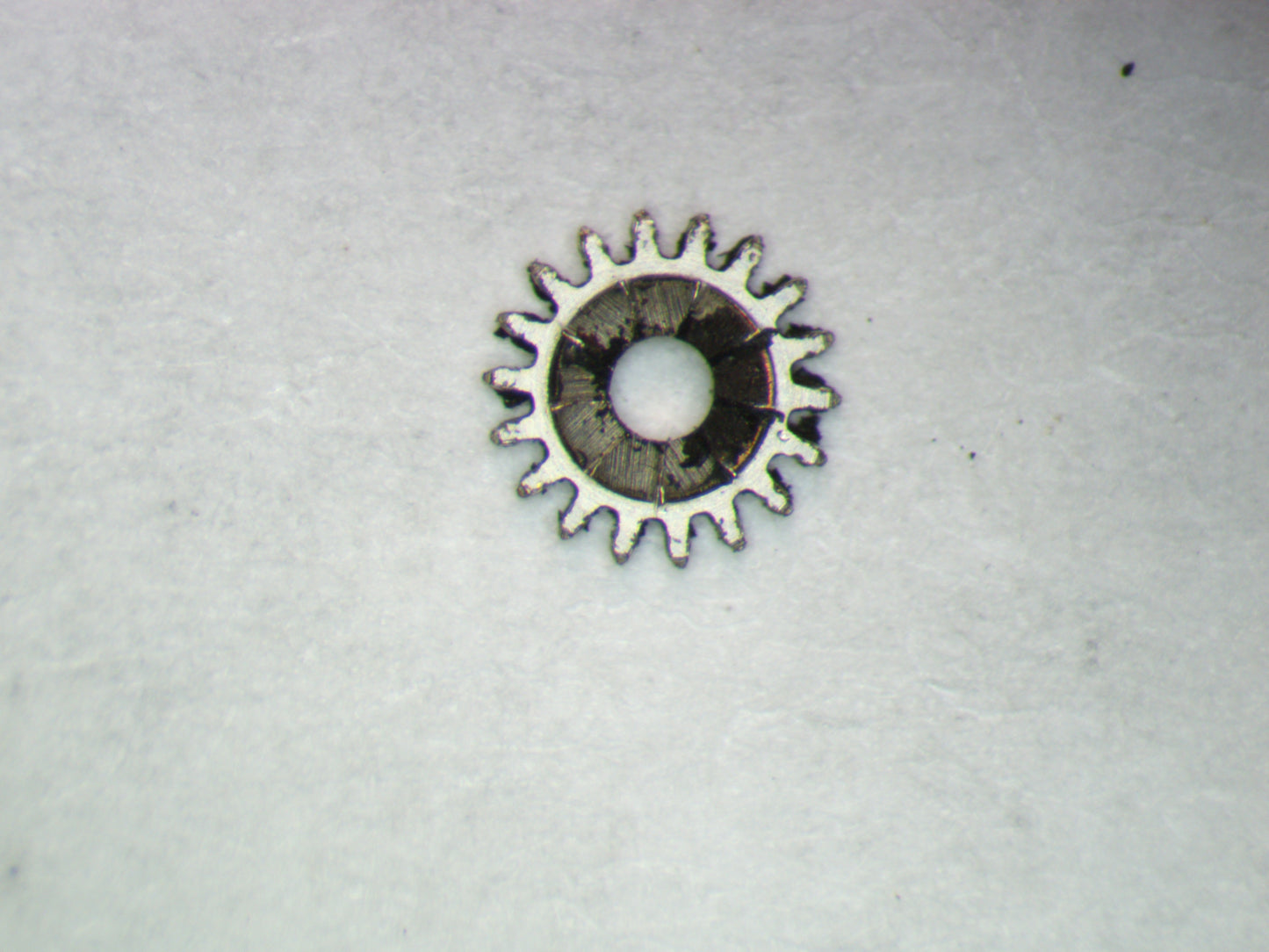 Juvenia 892 ETA 2472 0410 Winding pinion