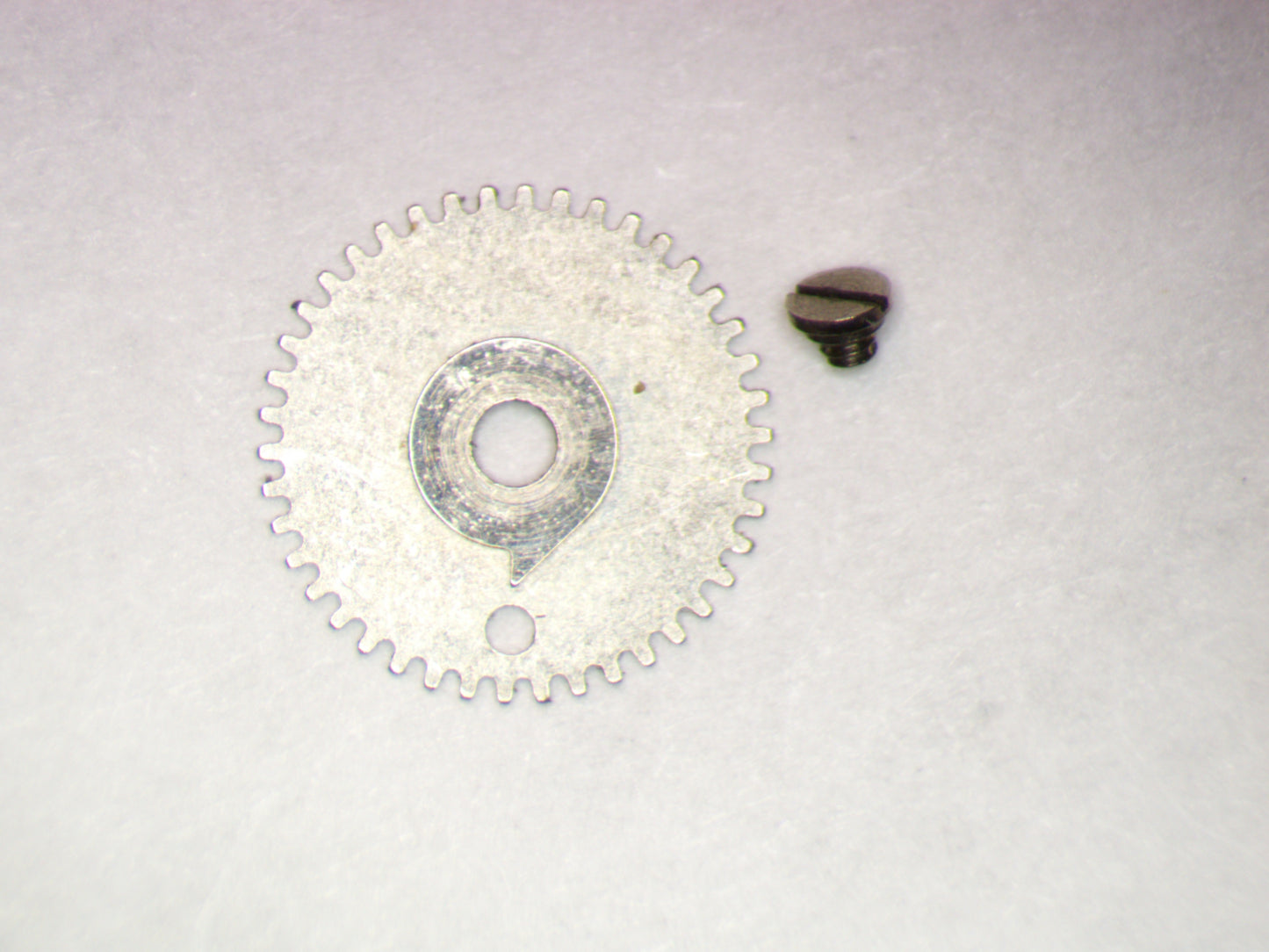 LeCoultre 165 2556 Date indicator driving wheel w/screw