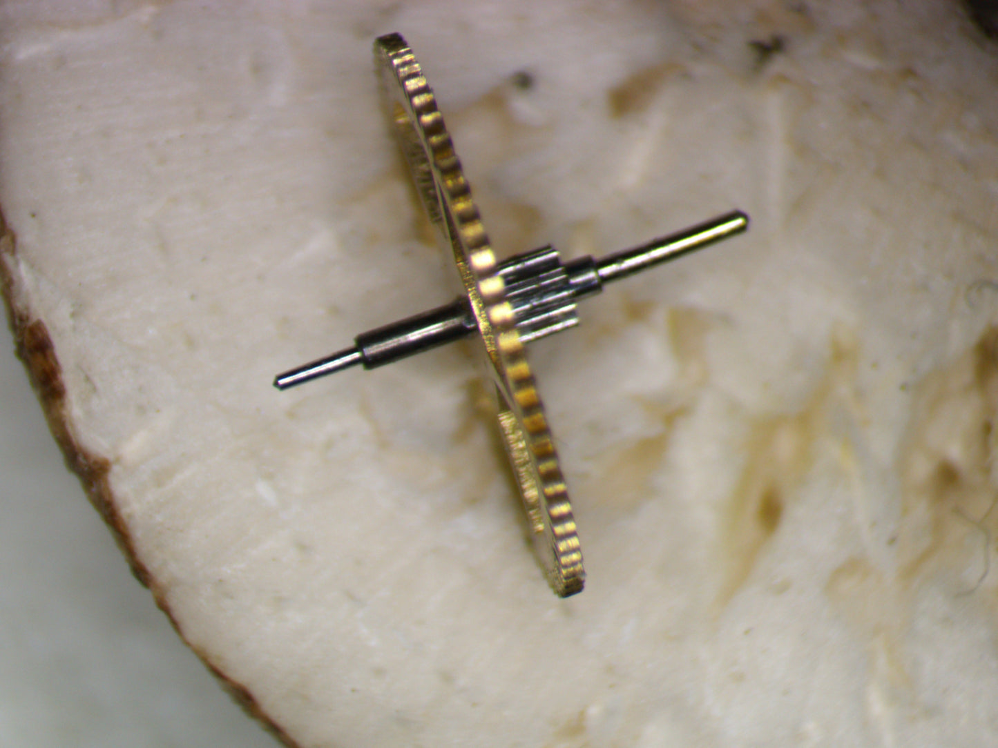 Landeron Cal. 48 0225 Fourth wheel and pinion